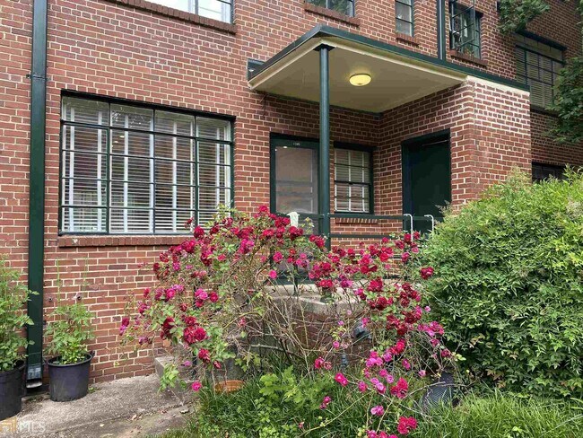 Building Photo - 1395 Normandy Dr NE
