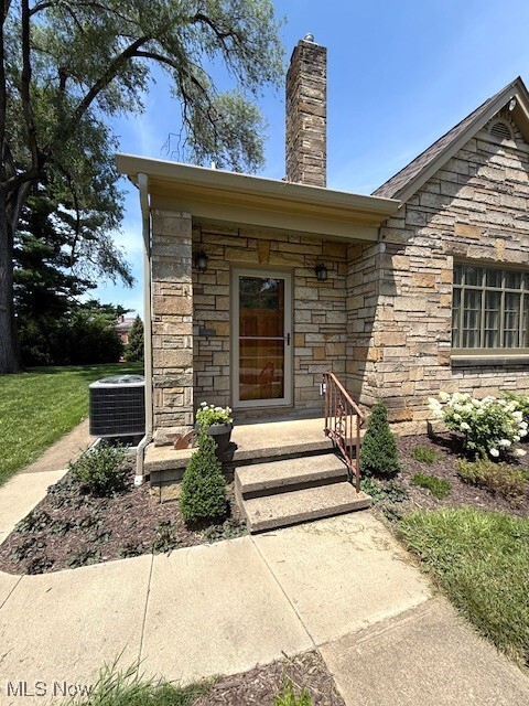 Building Photo - 1119 Abbey Pl