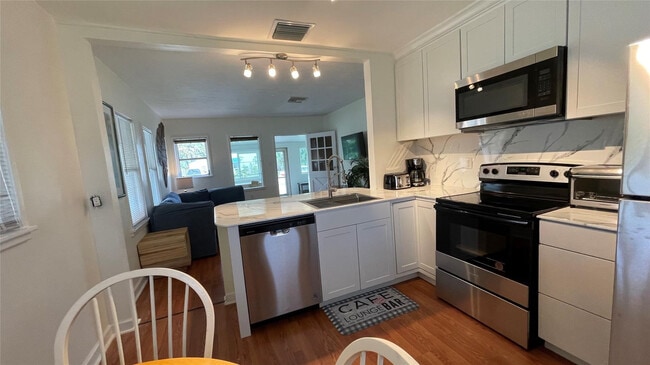 Building Photo - 342 SW 2nd Ave