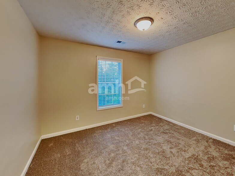 Building Photo - 825 Georgian Hills Dr