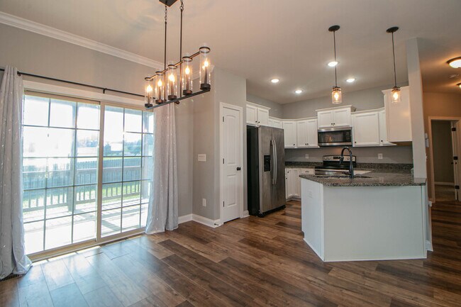 Building Photo - 3300 Twelve Oaks Blvd