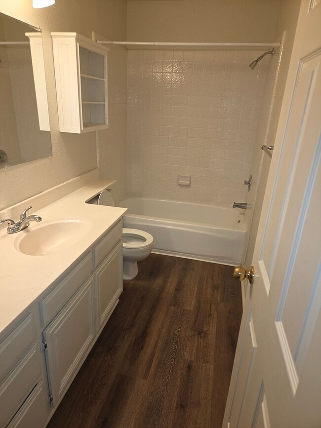 Building Photo - **Coming Soon** Comfortable 3 Bed, 2 Bath in Elk Grove