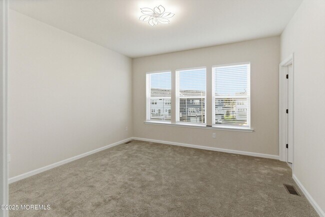 Building Photo - 4 Barton Ave