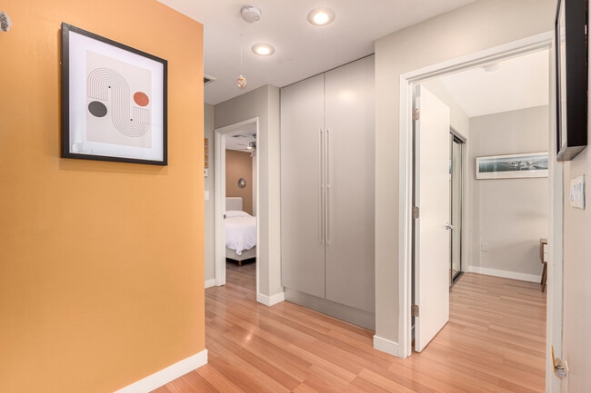 Building Photo - 1850 E Maryland Ave