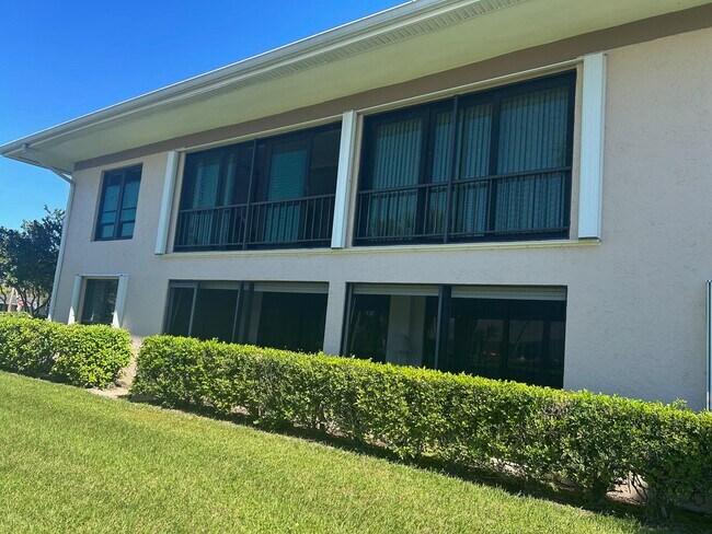 Building Photo - 1 SE Turtle Creek Dr