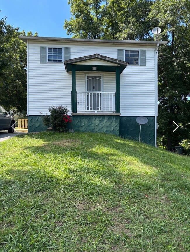 Building Photo - 935 East Ave