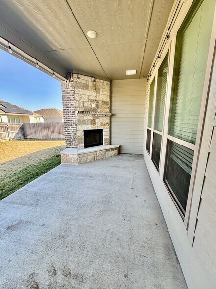 Building Photo - 7308 Rosado Dr