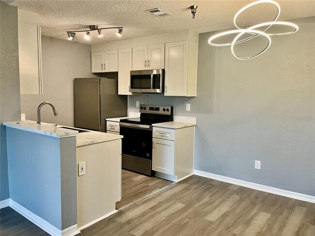 Building Photo - 10263 Gandy Blvd N