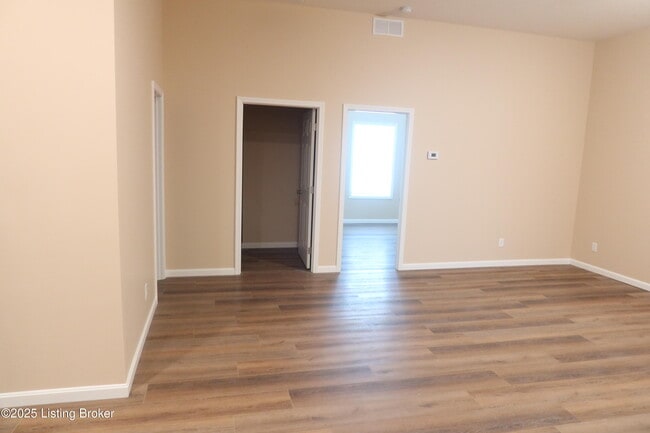 Building Photo - 122 Peonia Rd