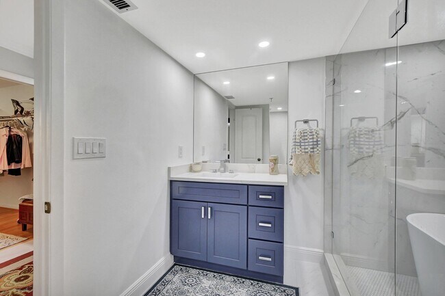 Building Photo - 7194 Promenade Dr