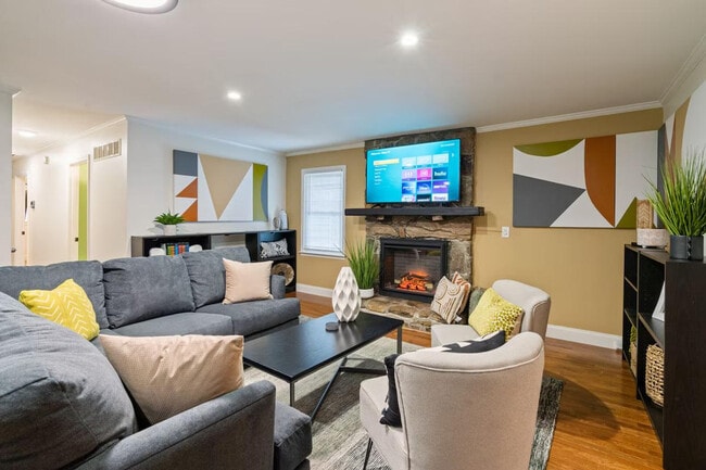 Building Photo - 306 Jason Ct