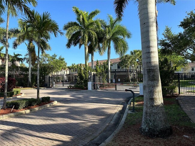 Building Photo - 13017 Riverwalk Cir S