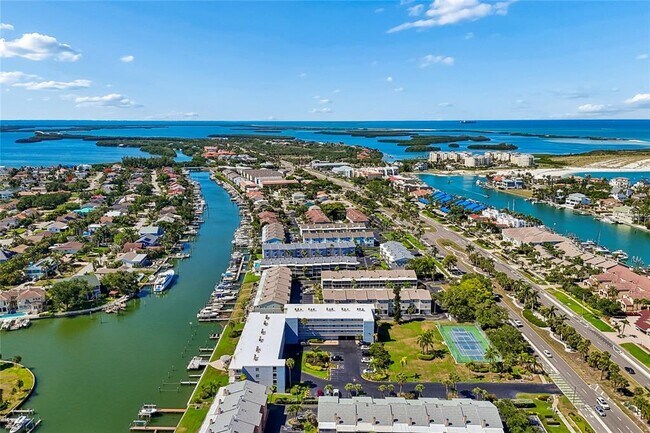 Building Photo - 719 Pinellas Bayway S