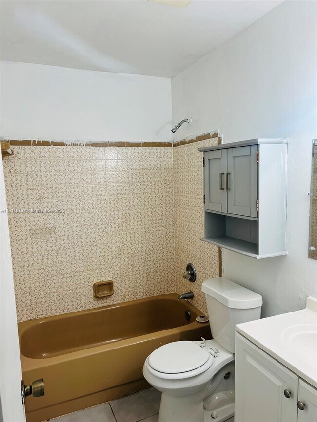 Building Photo - 4680 SW 29th Terrace
