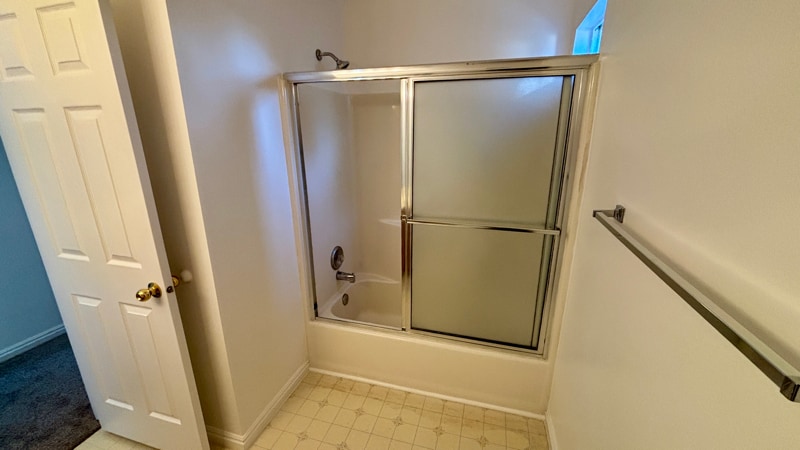 Building Photo - 631 W 20 N