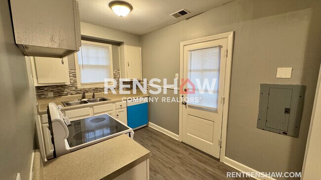 Building Photo - 1059 Maria St