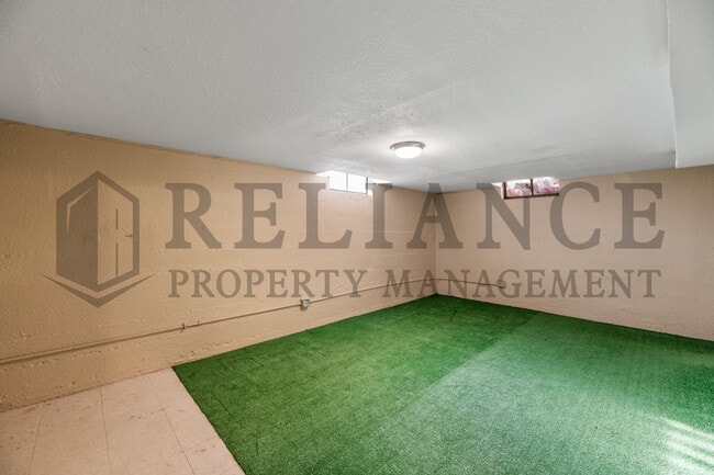 Building Photo - 2118 E 1st St N