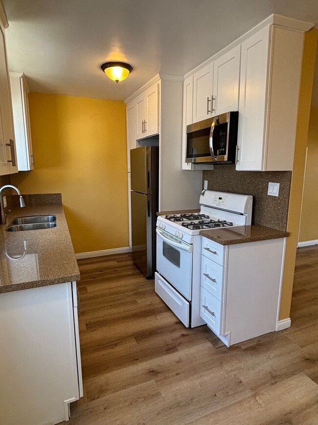Building Photo - Spacious 1 bedroom available now in Long B...