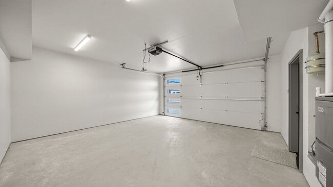 Building Photo - 353 Toms Cyn Dr