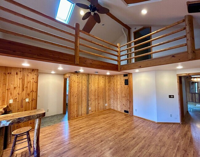 Building Photo - 3 Bedroom Home on Two Acres
