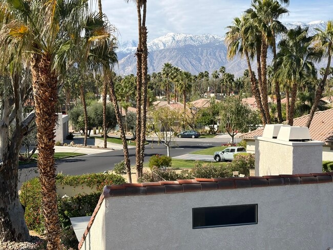 Building Photo - 462 Sunningdale Dr