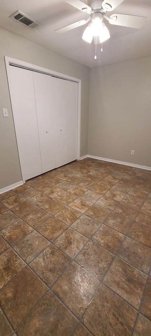 Building Photo - Cute 3 Bedroom Home!