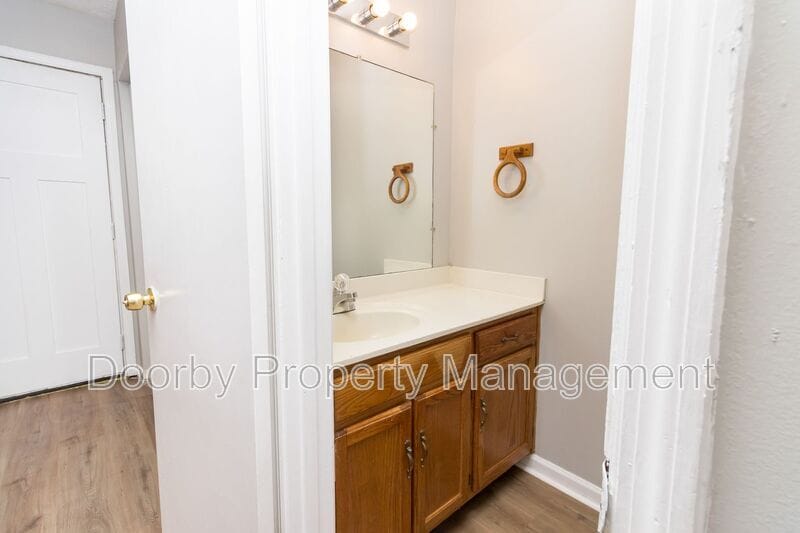 Building Photo - 7808 Holiday Hills Cir