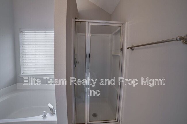 Building Photo - 6434 Gatesville Ln
