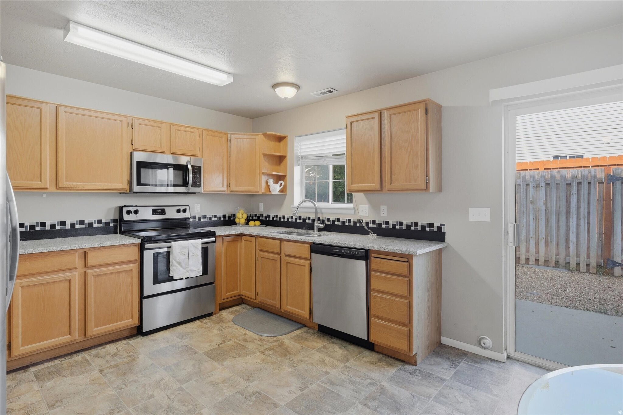 Building Photo - 147 W 1190 N