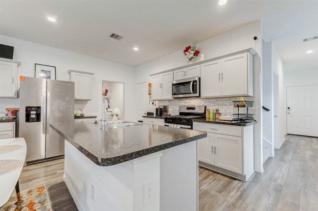 Building Photo - 5122 Sequoia Hts Ln