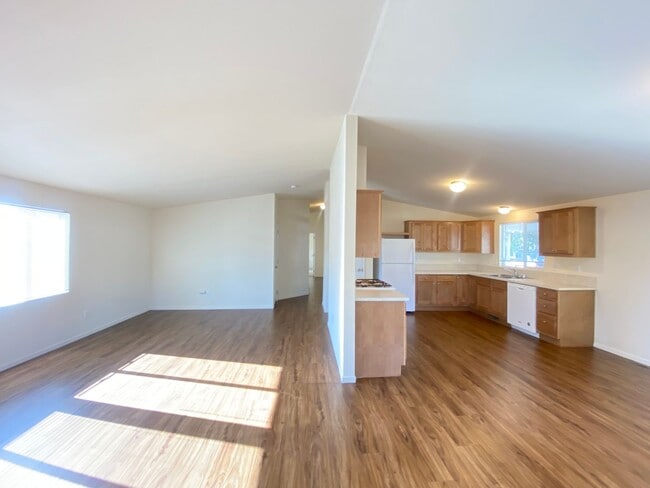 Building Photo - 3 Bedroom Mobile Home for Rent in Santa Rosa