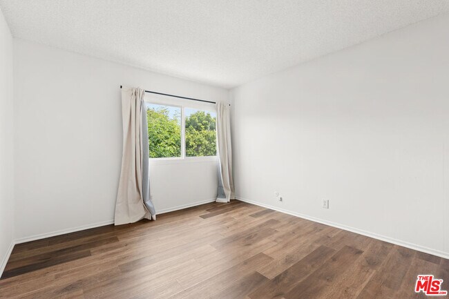 Building Photo - 6000 Canterbury Dr