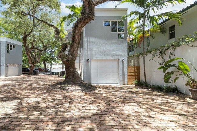 Building Photo - 3117 Mary St