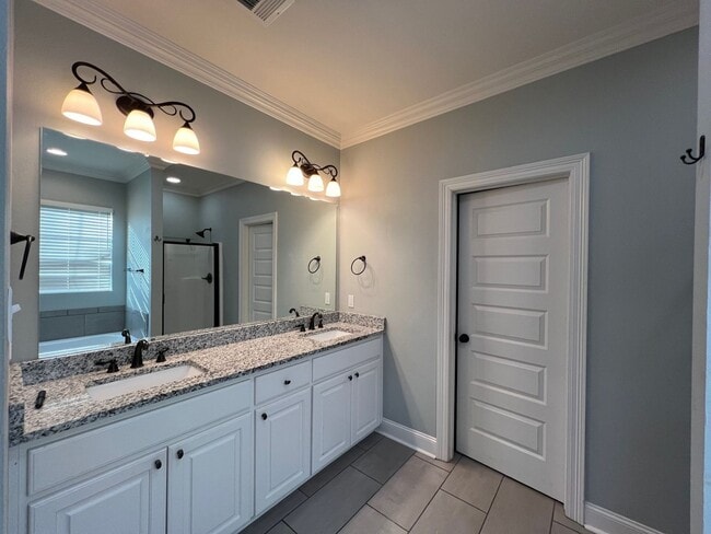 Building Photo - Cella Gardens