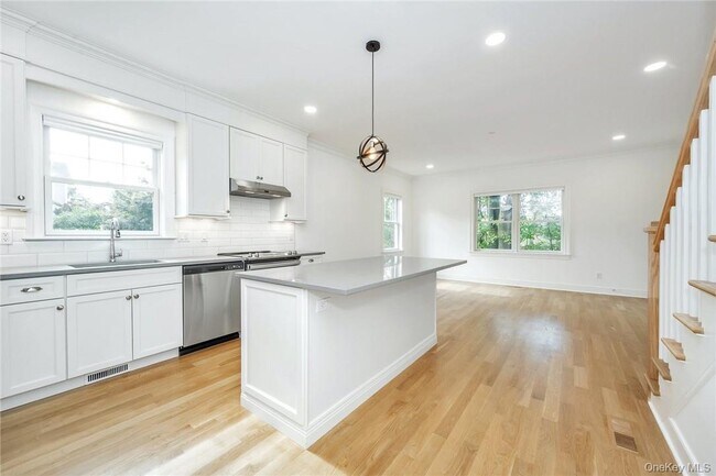 Building Photo - 233 Lincoln Ave