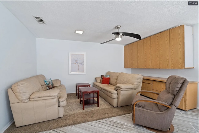 Building Photo - 213 Circleview Dr S
