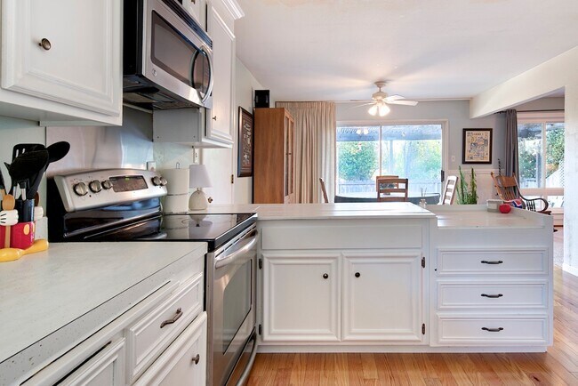 Building Photo - 595 Tanbark Terrace