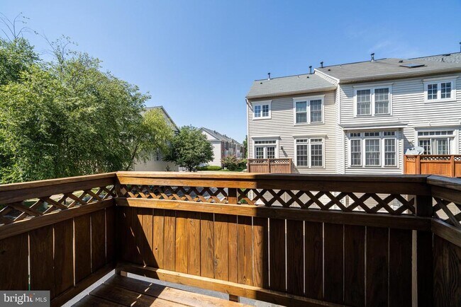 Building Photo - 921 Harrison Cir