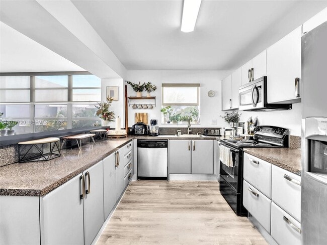 Building Photo - 2780 NE 183rd St