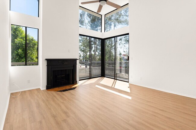 Building Photo - Newly Remodeled 2 Bed, 2 Bath Apartment in Valley Village!