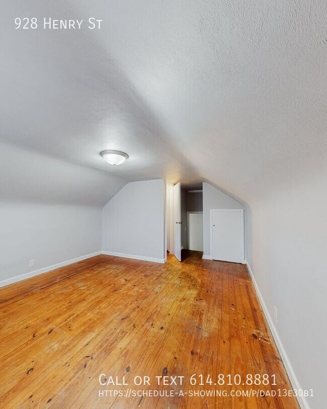 Building Photo - 928 Henry St