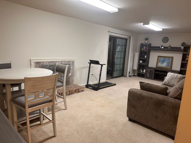 Building Photo - 9620 Hillock Ct