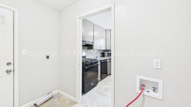Building Photo - 886 S Fabrique Dr