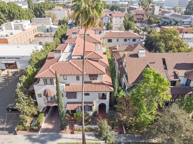 Building Photo - 108 S El Molino Ave