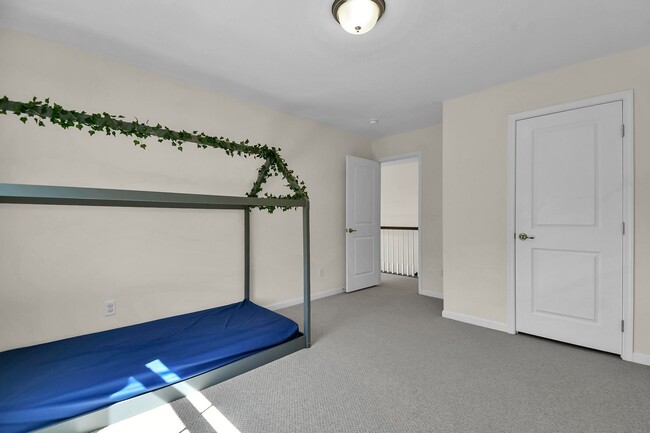 Building Photo - Spacious 3 Bedroom Home with Loft, Elegant...