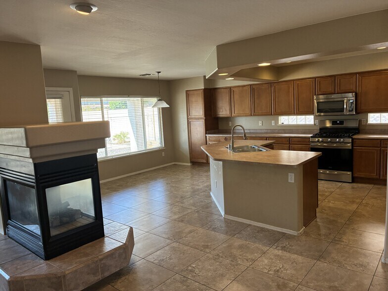 Building Photo - 7146 W Paso Trl