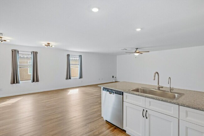Building Photo - 1796 W Laguna Dr