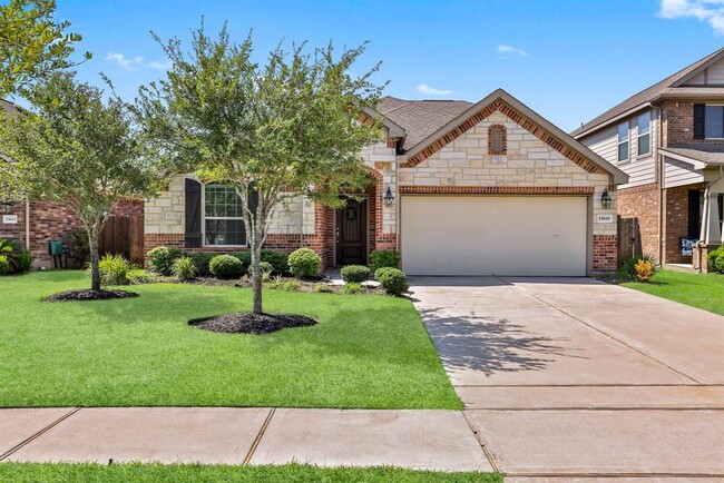 Primary Photo - 15619 Windsor Bluff Dr