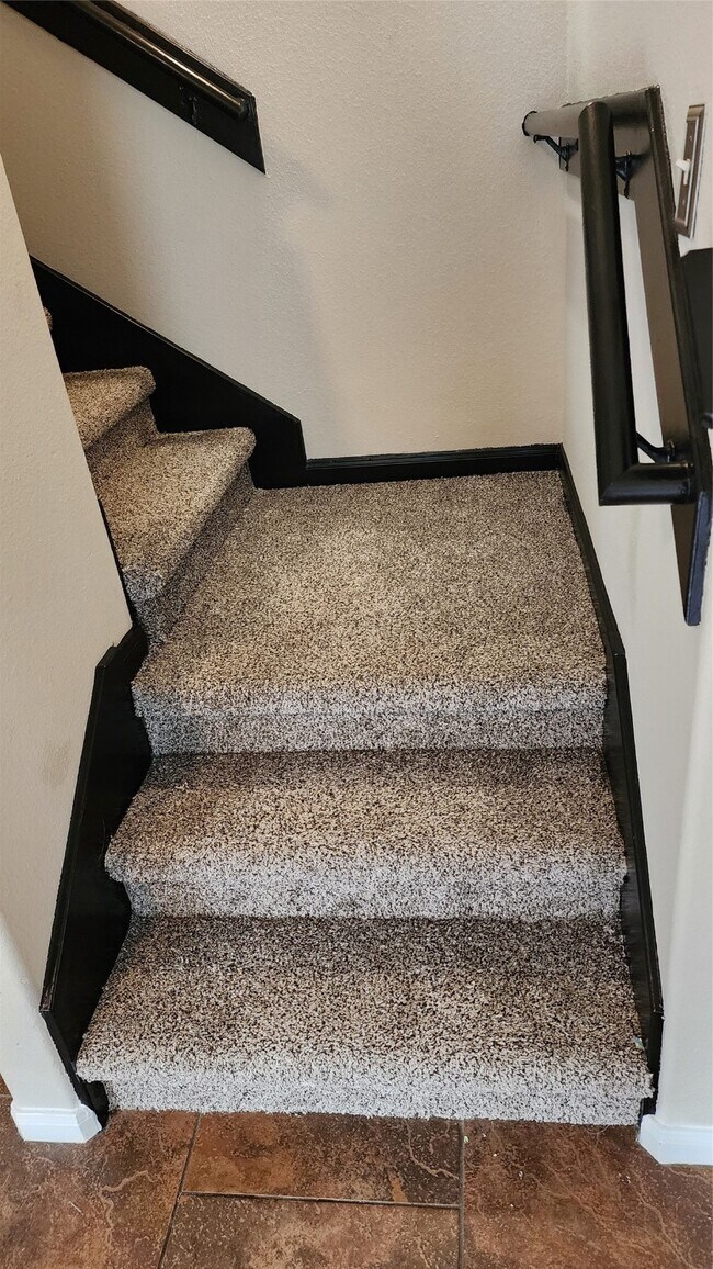 Building Photo - 3911 Falvel Cove Dr