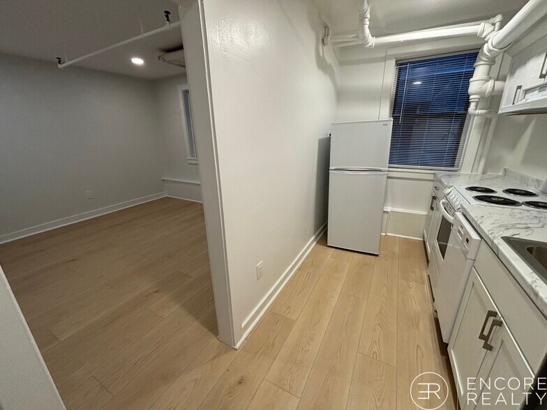 Building Photo - 19 Peterborough St